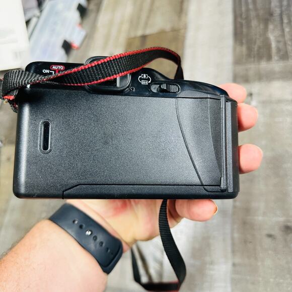 Canon Sure Shot Tele 35mm Camera (40mm/70mm f/2.8/f/4.9 Lens) - Picture 3 of 7